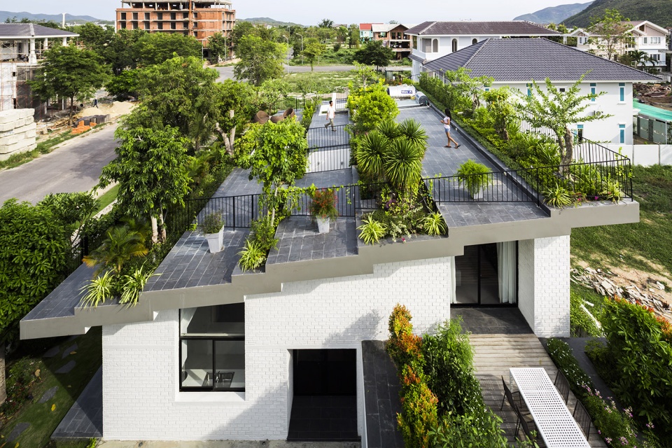 A House in Nha Trang by Vo Trong Nghia Architects ICADA
