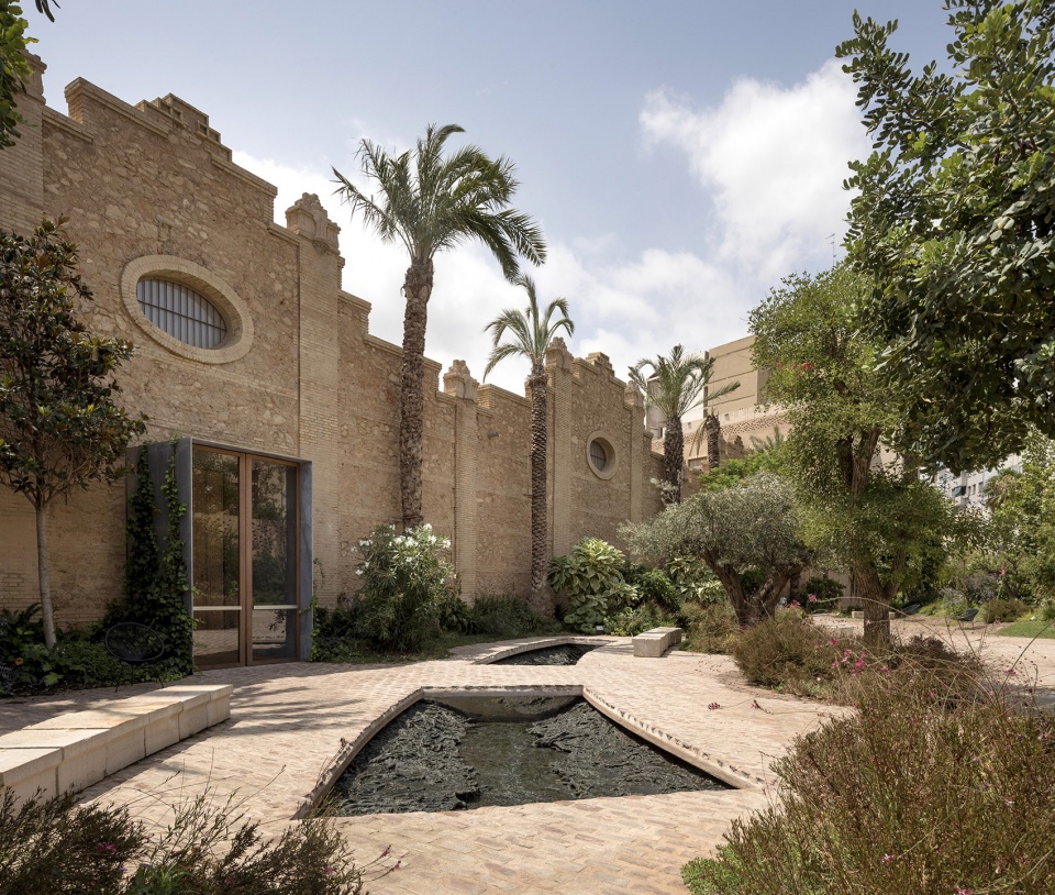 Bombas Gens Art Centre by Ramon Esteve Estudio