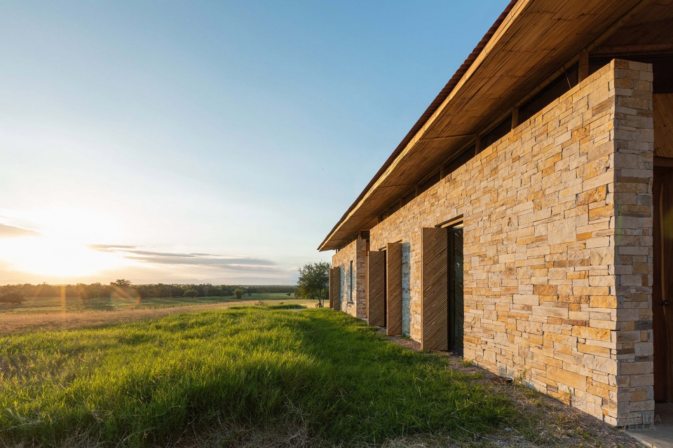 Traversa House by Marina Vella Arquitectura