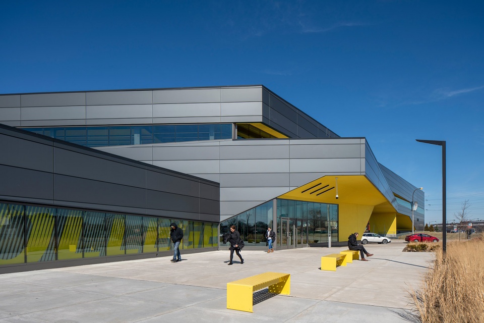 daley college manufacturing technology engineering center by jgma