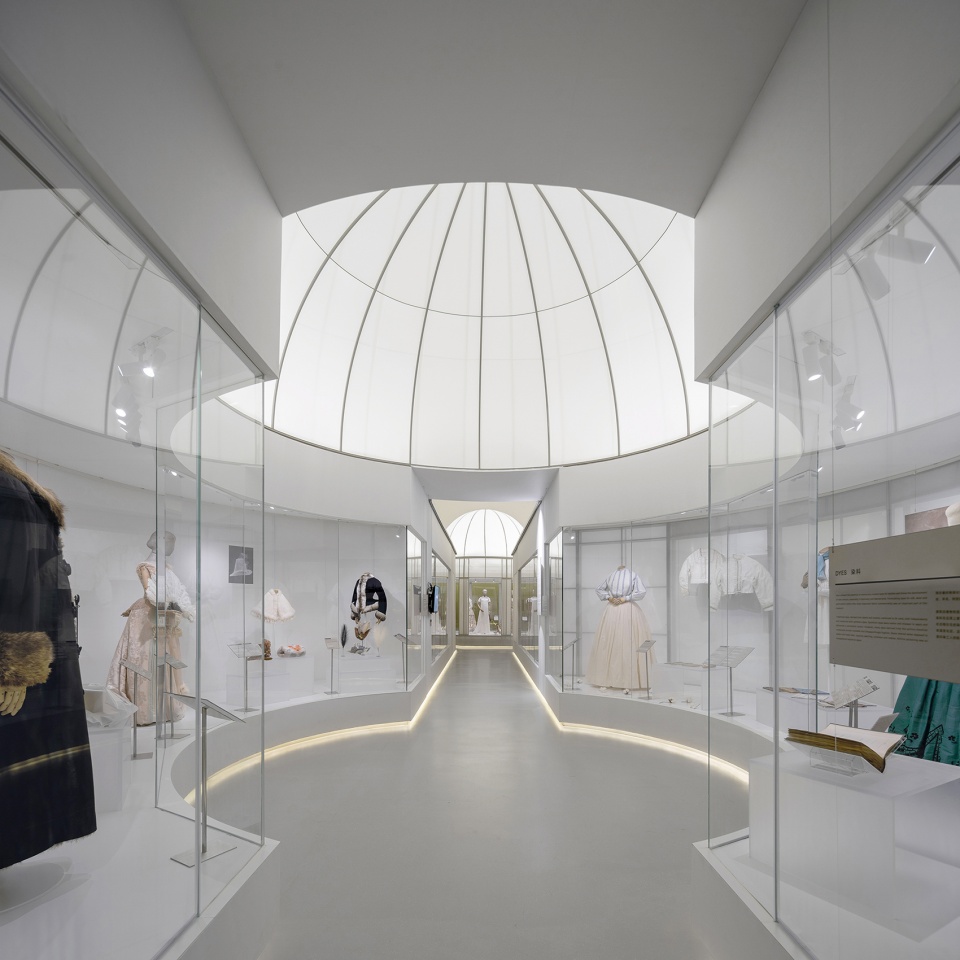 spatial design of the exhibition fashioned from nature co curated by the va and design society china by studio 10