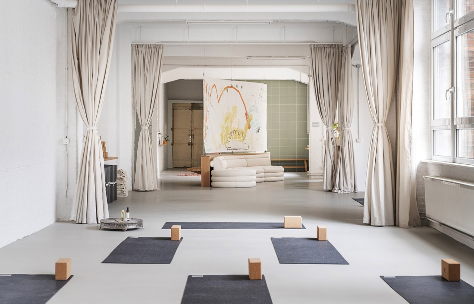 原始感觉瑜伽工作室，柏林 / Some Place Studio