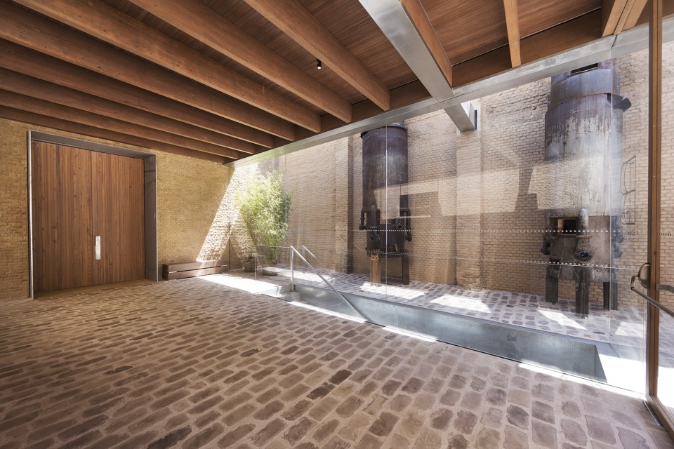 Bombas Gens Art Centre by Ramon Esteve Estudio
