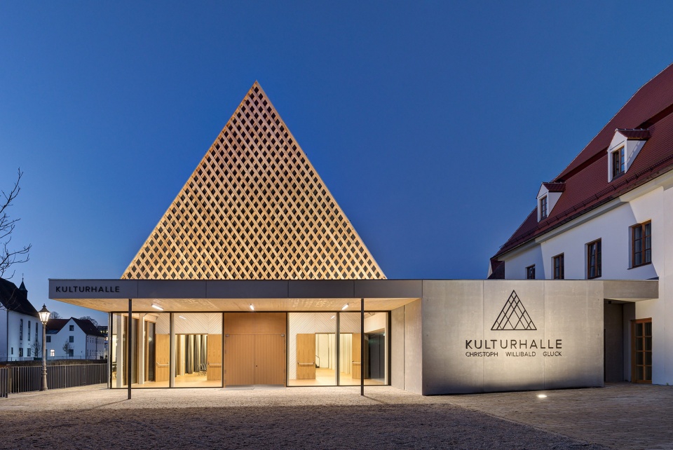 Kulturhalle Christoph Willibald Gluck by KÜHNLEIN Architektur