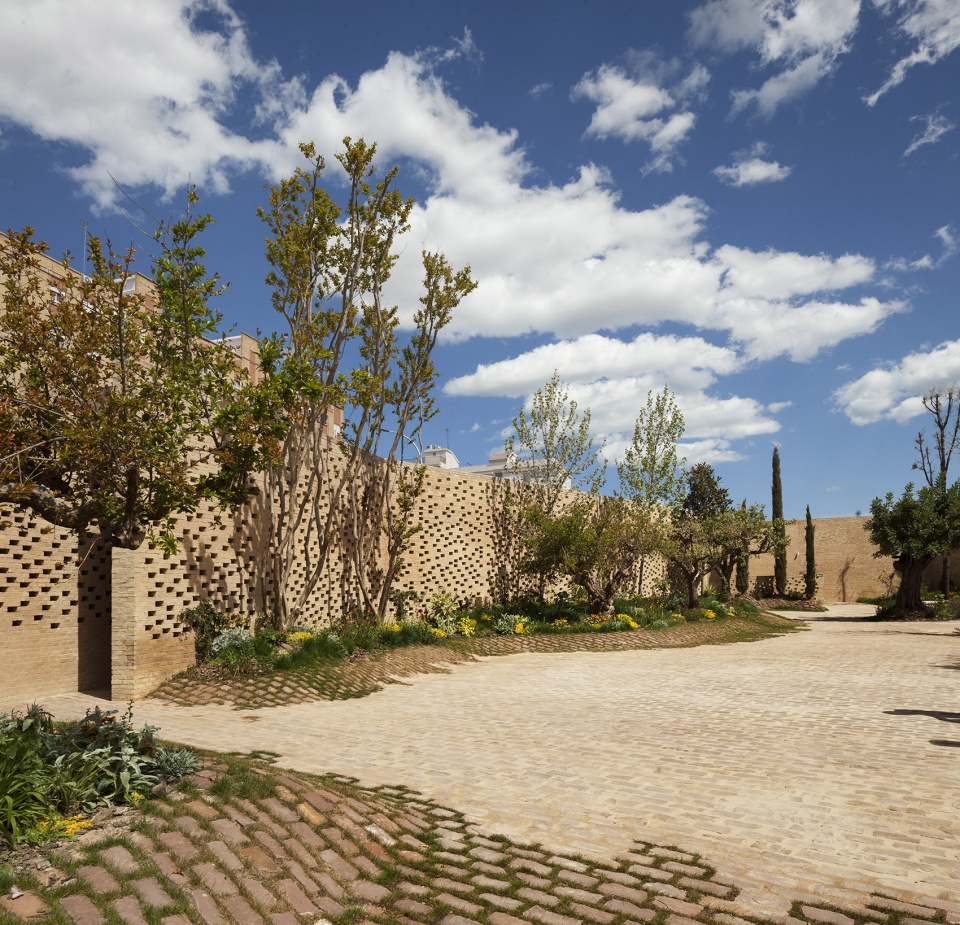 Bombas Gens Art Centre by Ramon Esteve Estudio