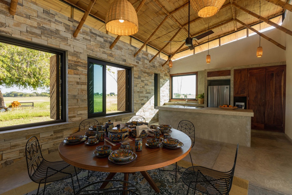 Traversa House by Marina Vella Arquitectura
