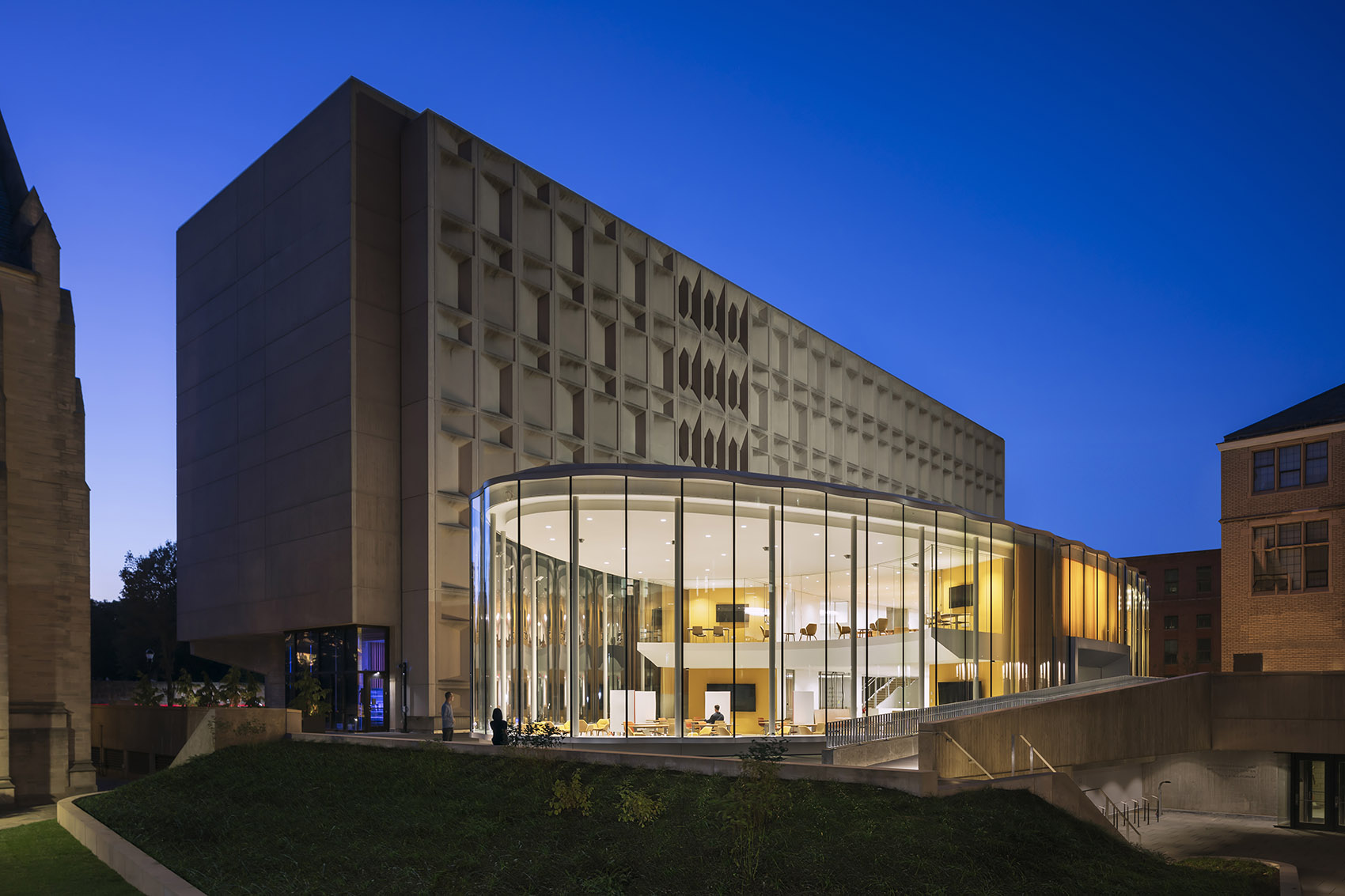 Yale University Center for Innovative Thinking by WEISS / MANFREDI 谷德设计网