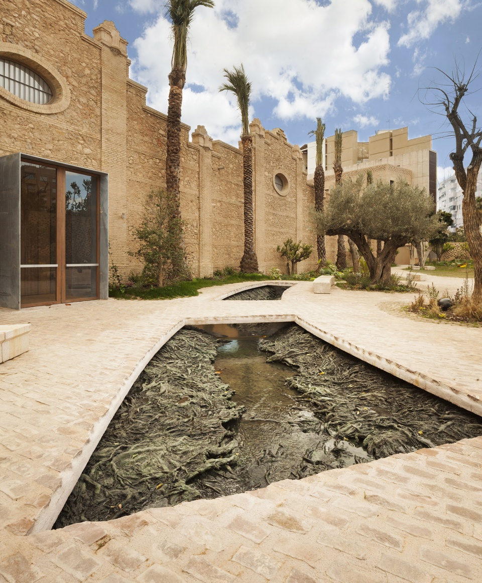 Bombas Gens Art Centre by Ramon Esteve Estudio