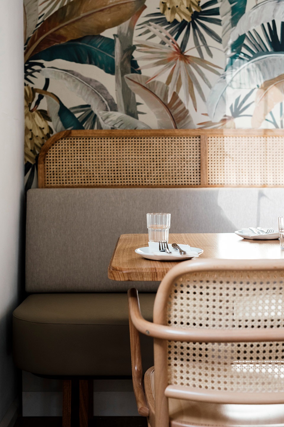 Sisterhood Restaurant café by Biasol