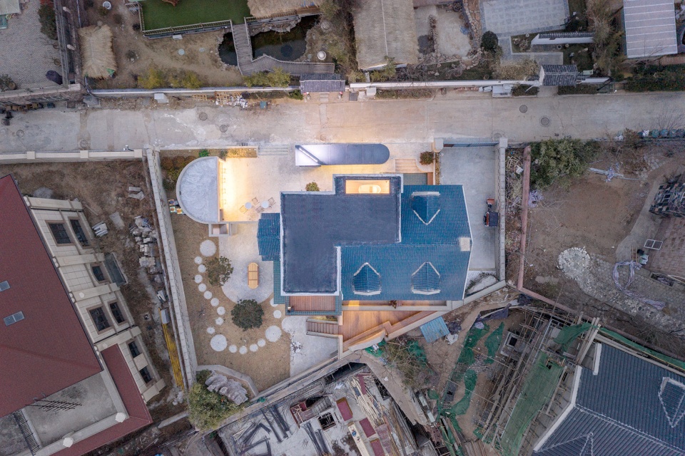 Largo Courtyard and Largo Building House Fiction 4