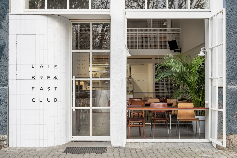Late breakfast club LIS design studio