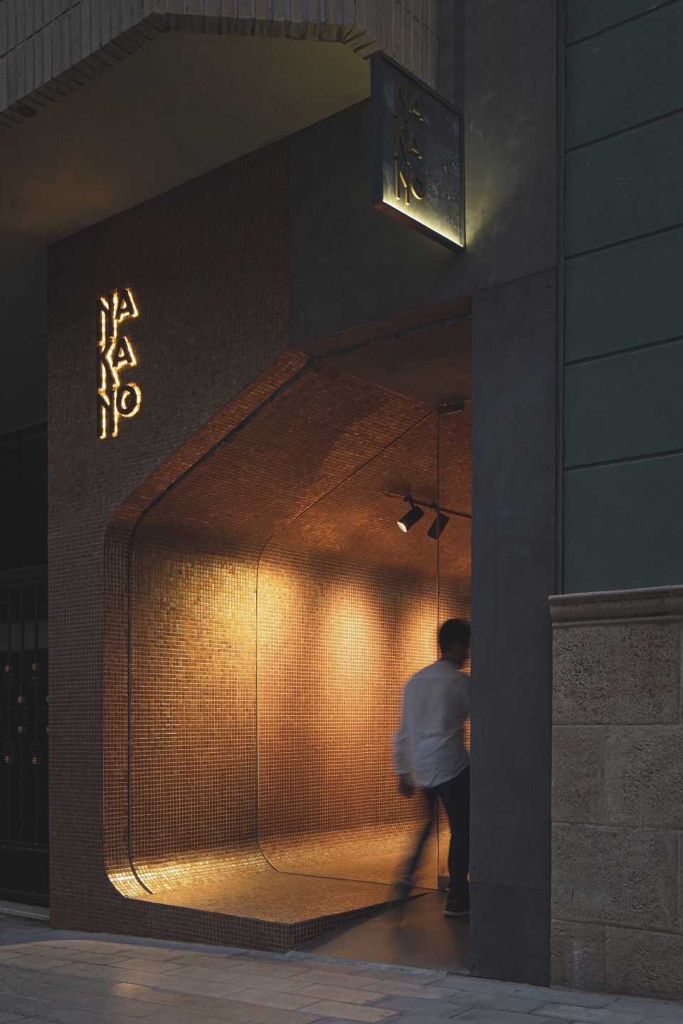 takeaway restaurant nakano by pablo munoz paya arquitectos