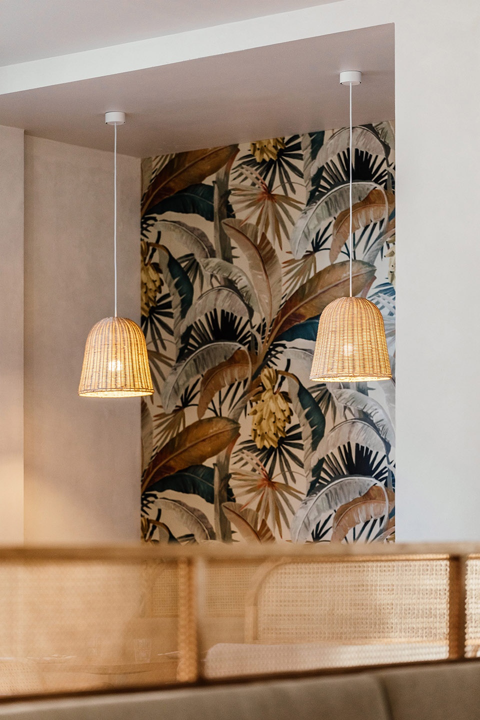 Sisterhood Restaurant café by Biasol