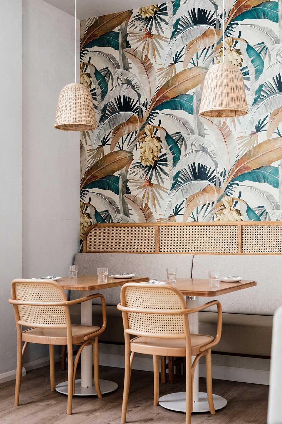 Sisterhood Restaurant café by Biasol