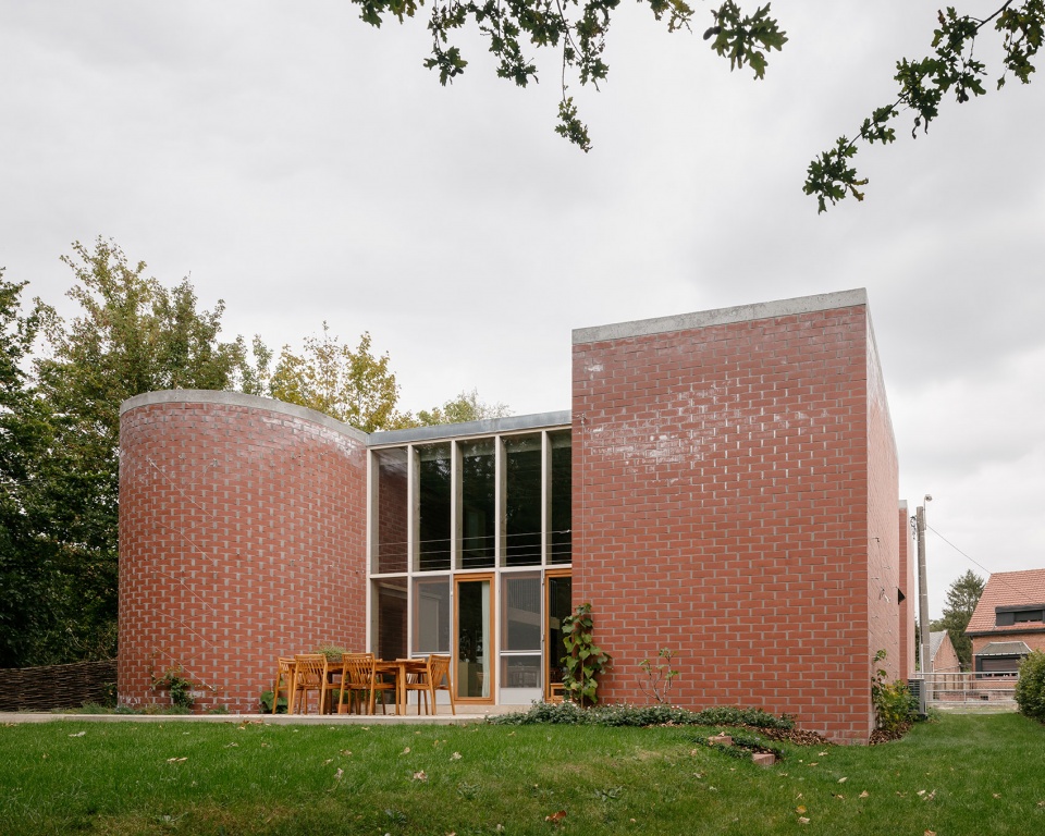 16 0590 fmM SINGLE FAMILY HOUSE by BLAF Architects