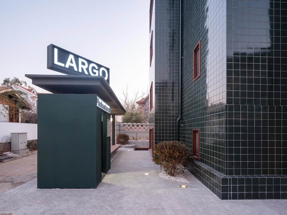 Largo Courtyard and Largo Building House Fiction 4