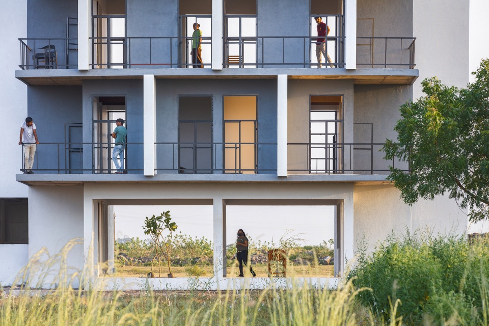 Flying Walls Hostel Dhulia Architecture Design Studio
