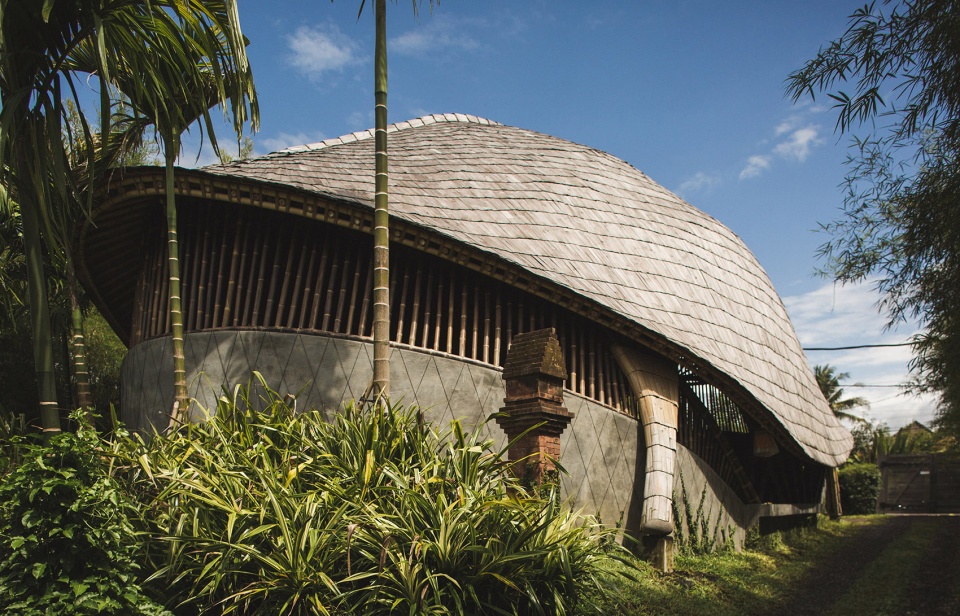 Kura Kura羽毛球馆，巴厘岛 / IBUKU + Studio Jencquel