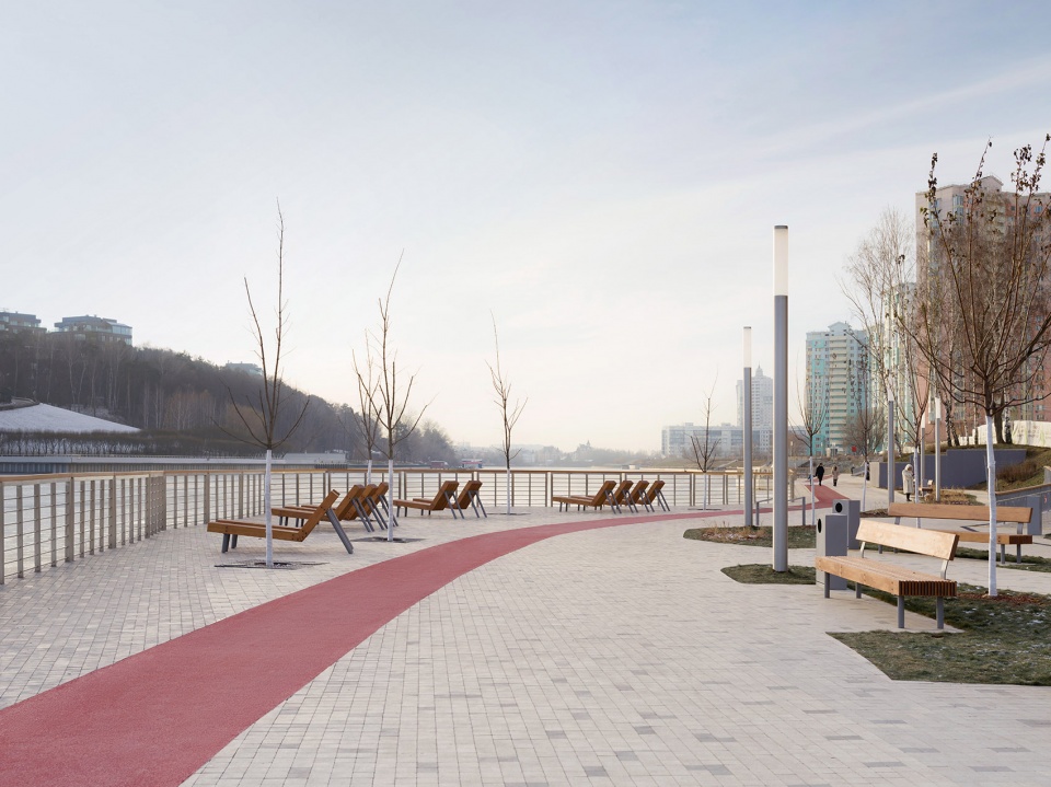 improvement of the embankment in the area of the pavshinskaya poyma by basis architectural bureau