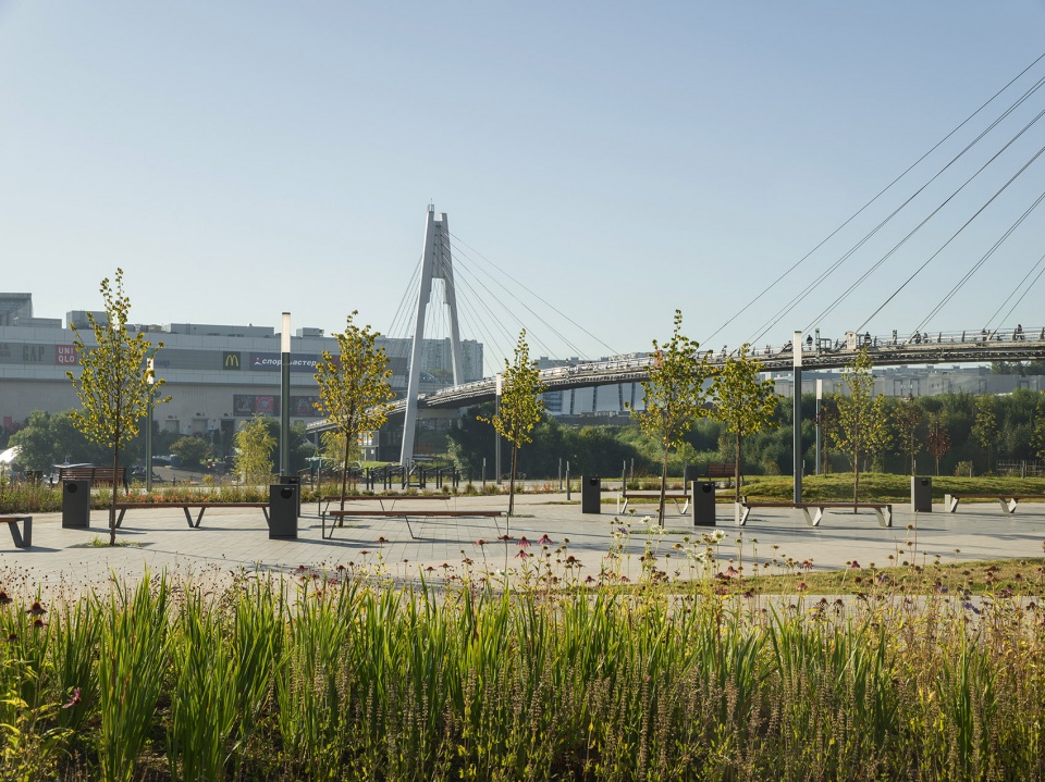 improvement of the embankment in the area of the pavshinskaya poyma by basis architectural bureau