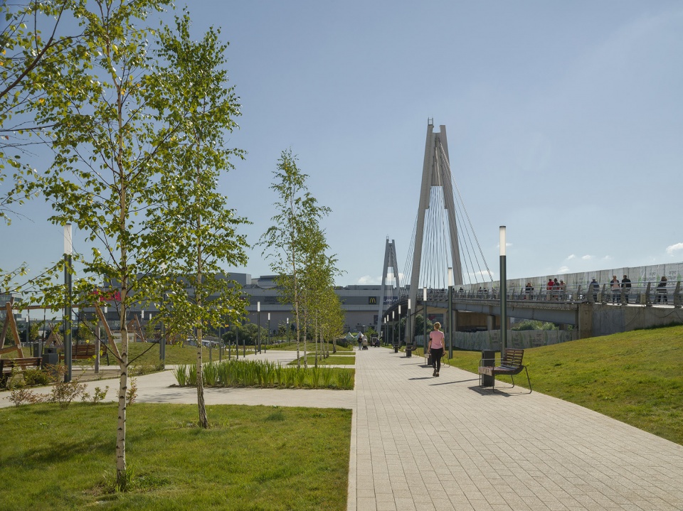 improvement of the embankment in the area of the pavshinskaya poyma by basis architectural bureau