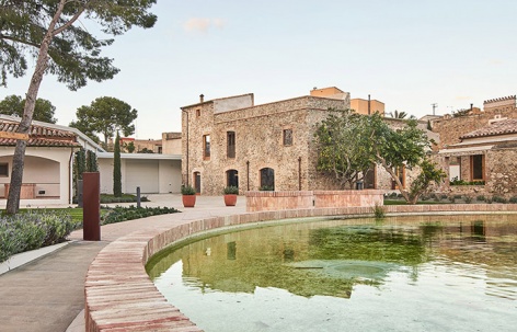 Aigües de Vilajuïga工业建筑综合体，西班牙 / Luis Twose + Two-Bo