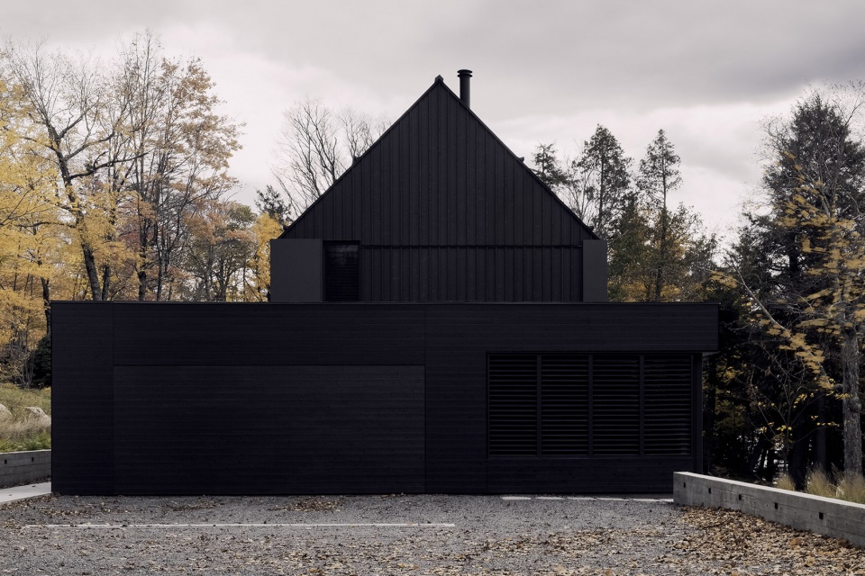 MTR residence by Alain Carle Architect