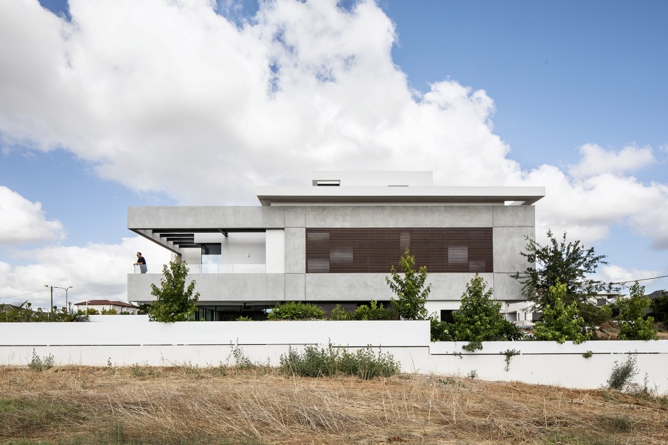 x6 two in one houses by raz melamed architect