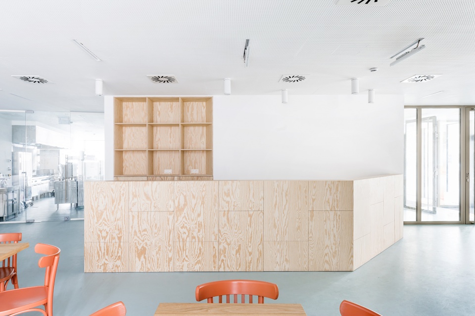 central by b architecten