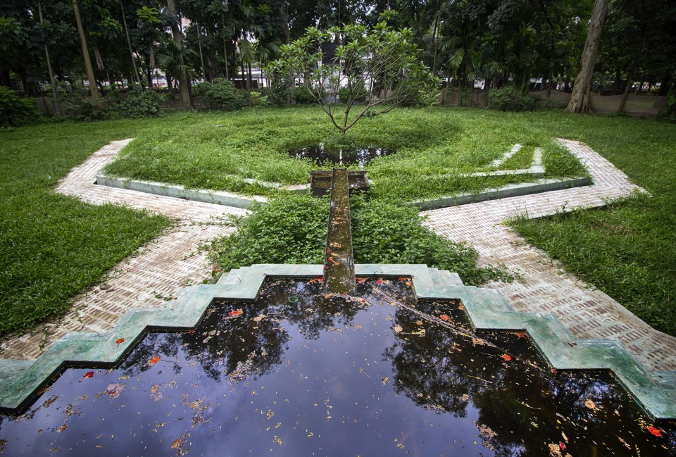 kola bhaban prangon landscape architecture at faculty of arts university of dhaka by sthanik consultants