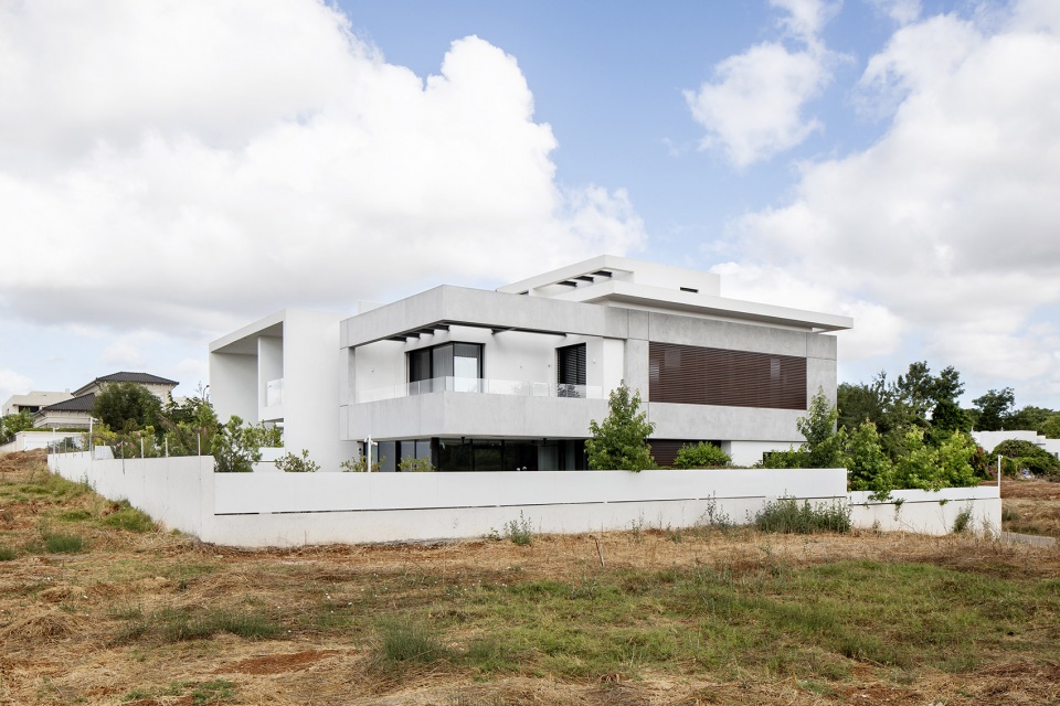 x6 two in one houses by raz melamed architect