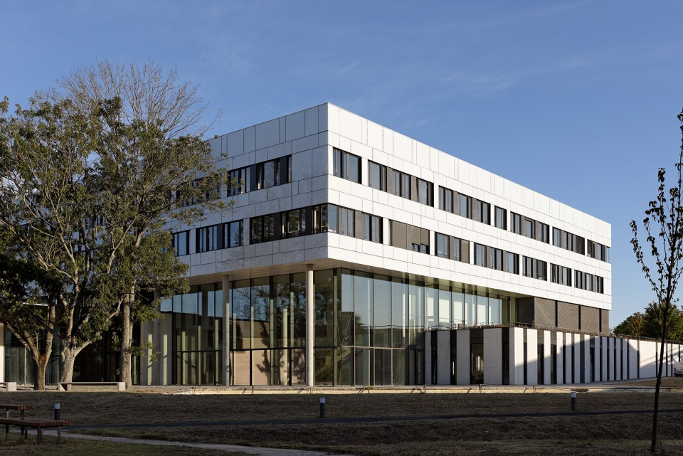 Campus CEA Paris Saclay Neuroscience Institute by Dietmar Feichtinger Architectes Celnikier Grabli Architectes