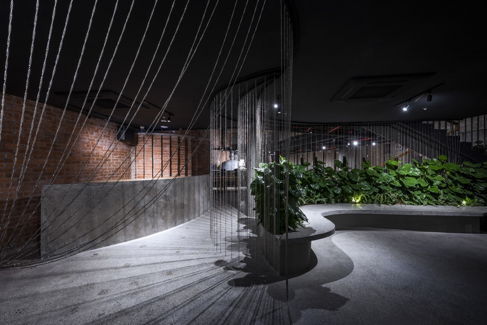 PIZZA 4P S HAI PHONG by Takashi Niwa Architects