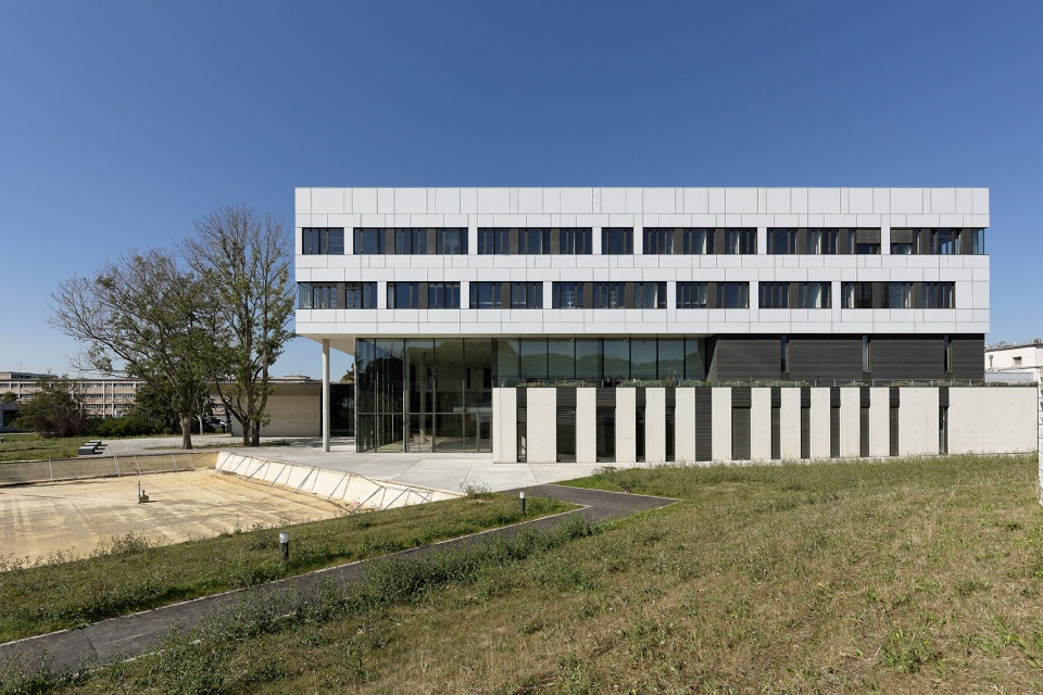 Campus CEA Paris Saclay Neuroscience Institute by Dietmar Feichtinger Architectes Celnikier Grabli Architectes