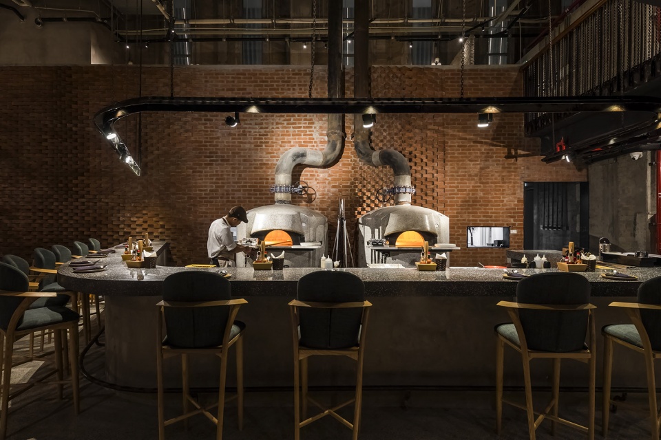 PIZZA 4P S HAI PHONG by Takashi Niwa Architects