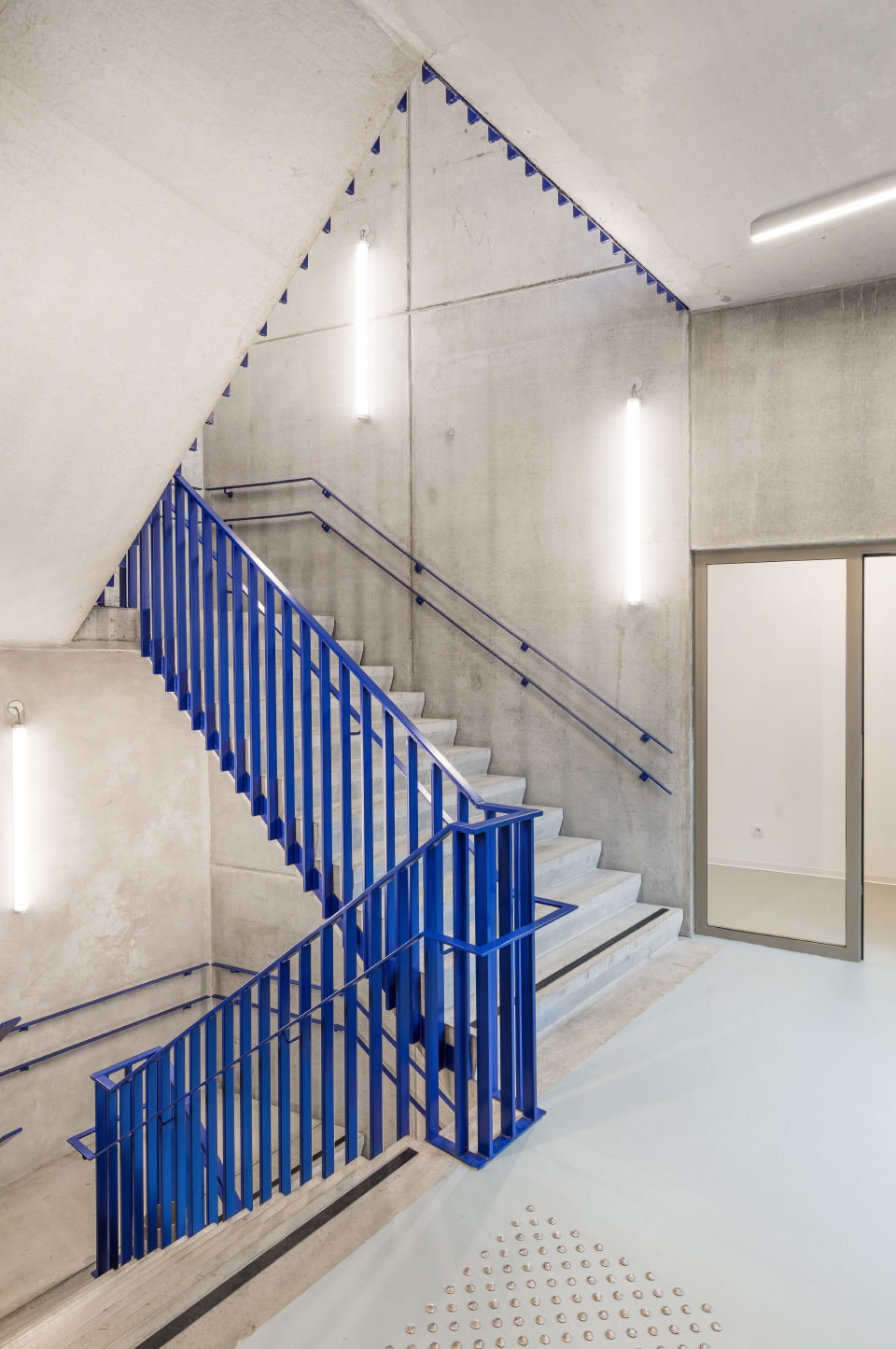 central by b architecten
