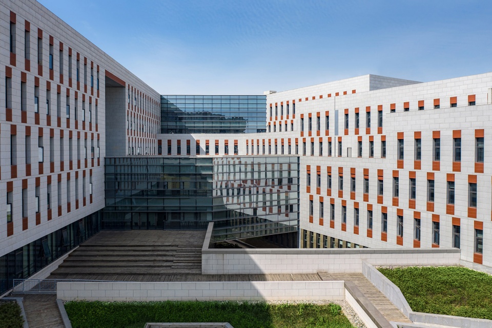 3D garden School of Environmental Studies building by TJAD