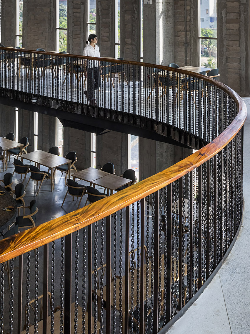 PIZZA 4P S HAI PHONG by Takashi Niwa Architects 1