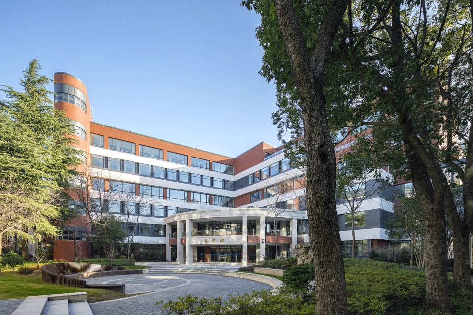 Transformation of the Facade of Boxue Building HDD