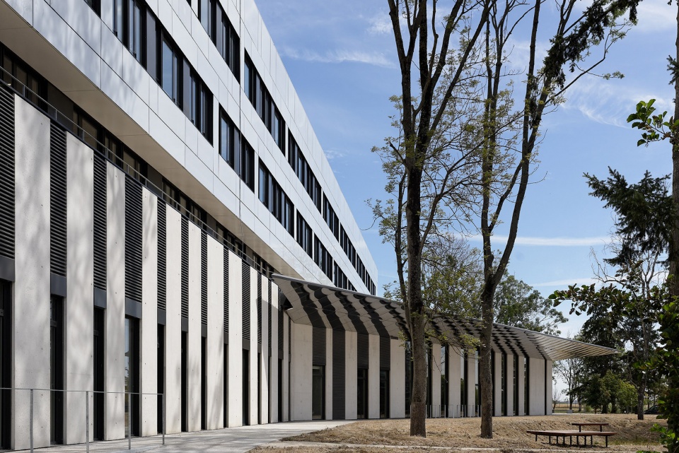 Campus CEA Paris Saclay Neuroscience Institute by Dietmar Feichtinger Architectes Celnikier Grabli Architectes