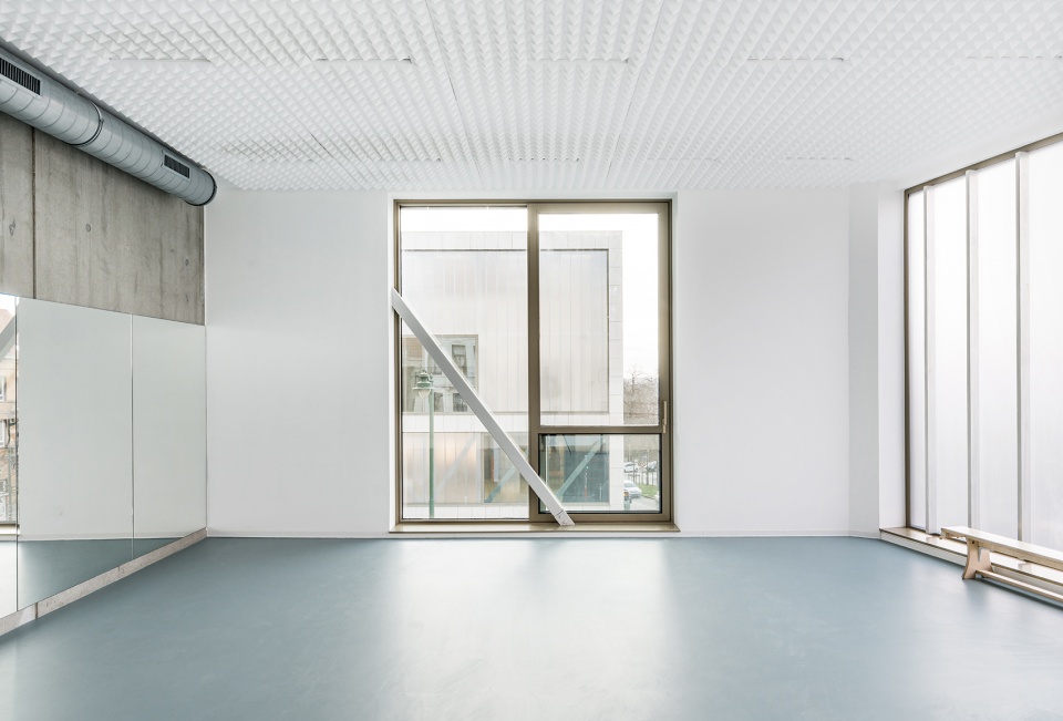 central by b architecten