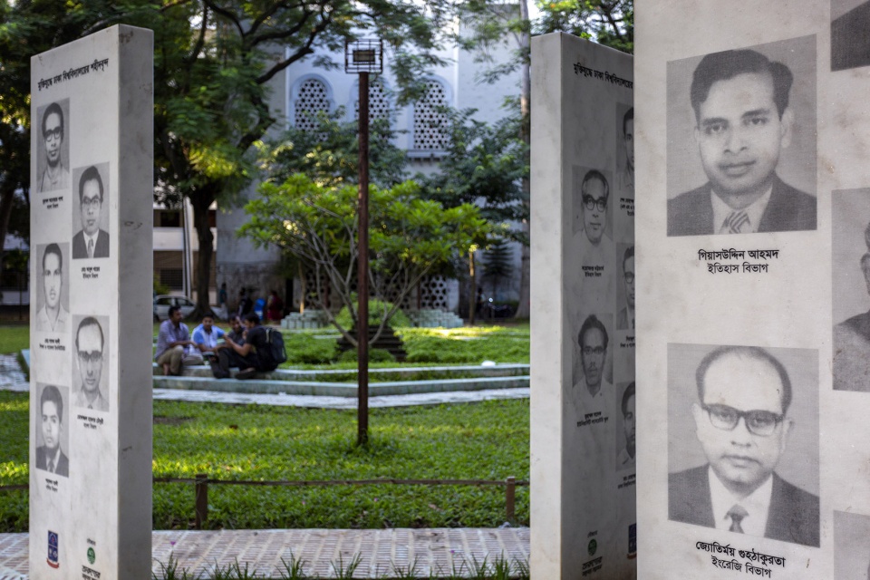 kola bhaban prangon landscape architecture at faculty of arts university of dhaka by sthanik consultants
