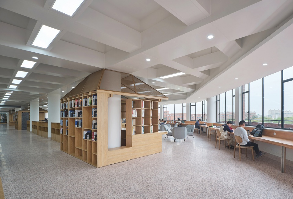 Reconstruction of Bao Yugang Library of Jiaotong University China by Oumoumou Studio