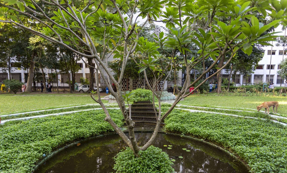kola bhaban prangon landscape architecture at faculty of arts university of dhaka by sthanik consultants