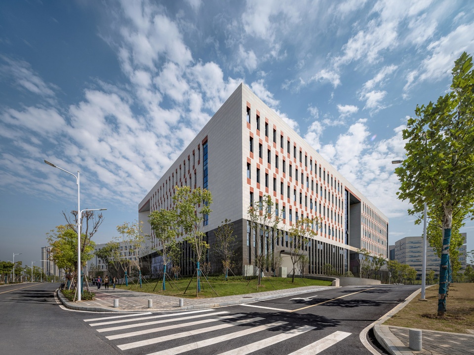 3D garden School of Environmental Studies building by TJAD