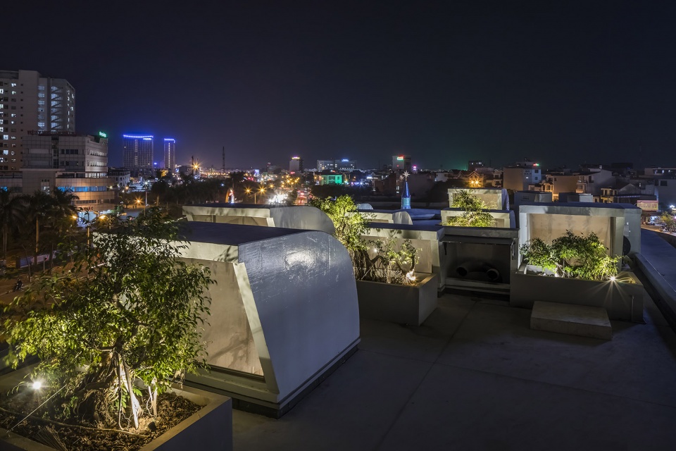 PIZZA 4P S HAI PHONG by Takashi Niwa Architects