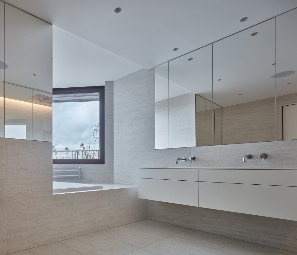 minimalist apartment by barbora leblova