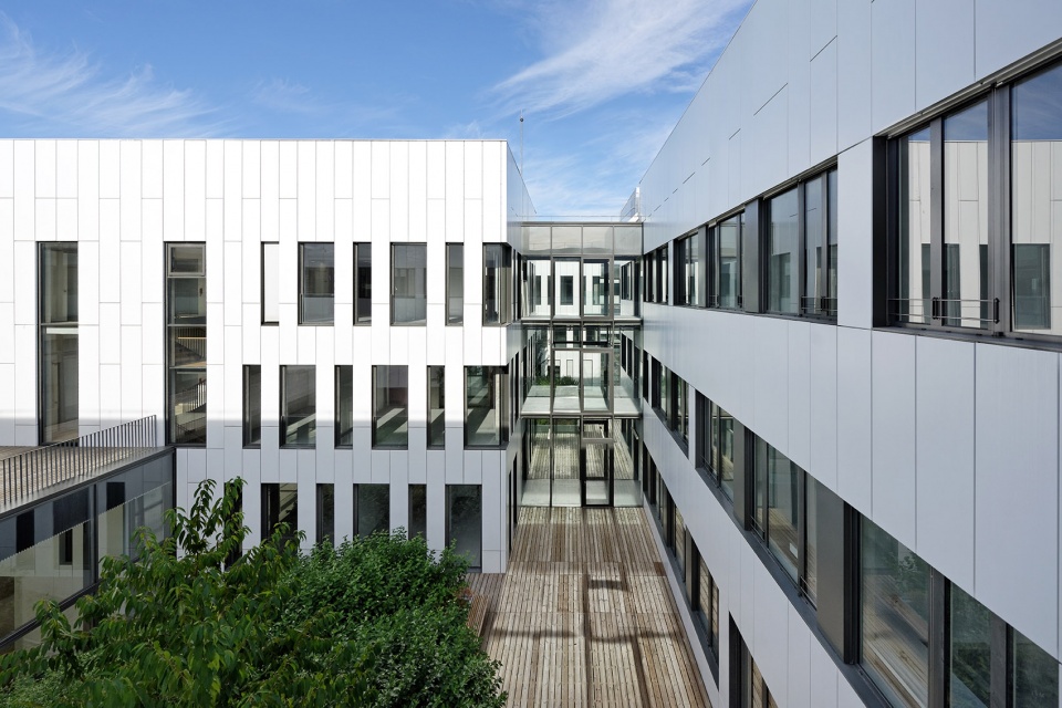 Campus CEA Paris Saclay Neuroscience Institute by Dietmar Feichtinger Architectes Celnikier Grabli Architectes