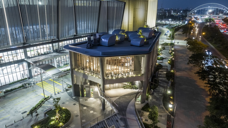 PIZZA 4P S HAI PHONG by Takashi Niwa Architects