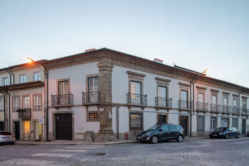 casa na praca mouzinho de albuquerque by carvalho araujo
